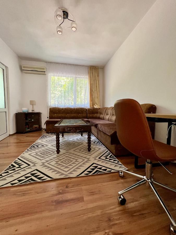 Compact City Center Apartment Kŭrdzhali エクステリア 写真